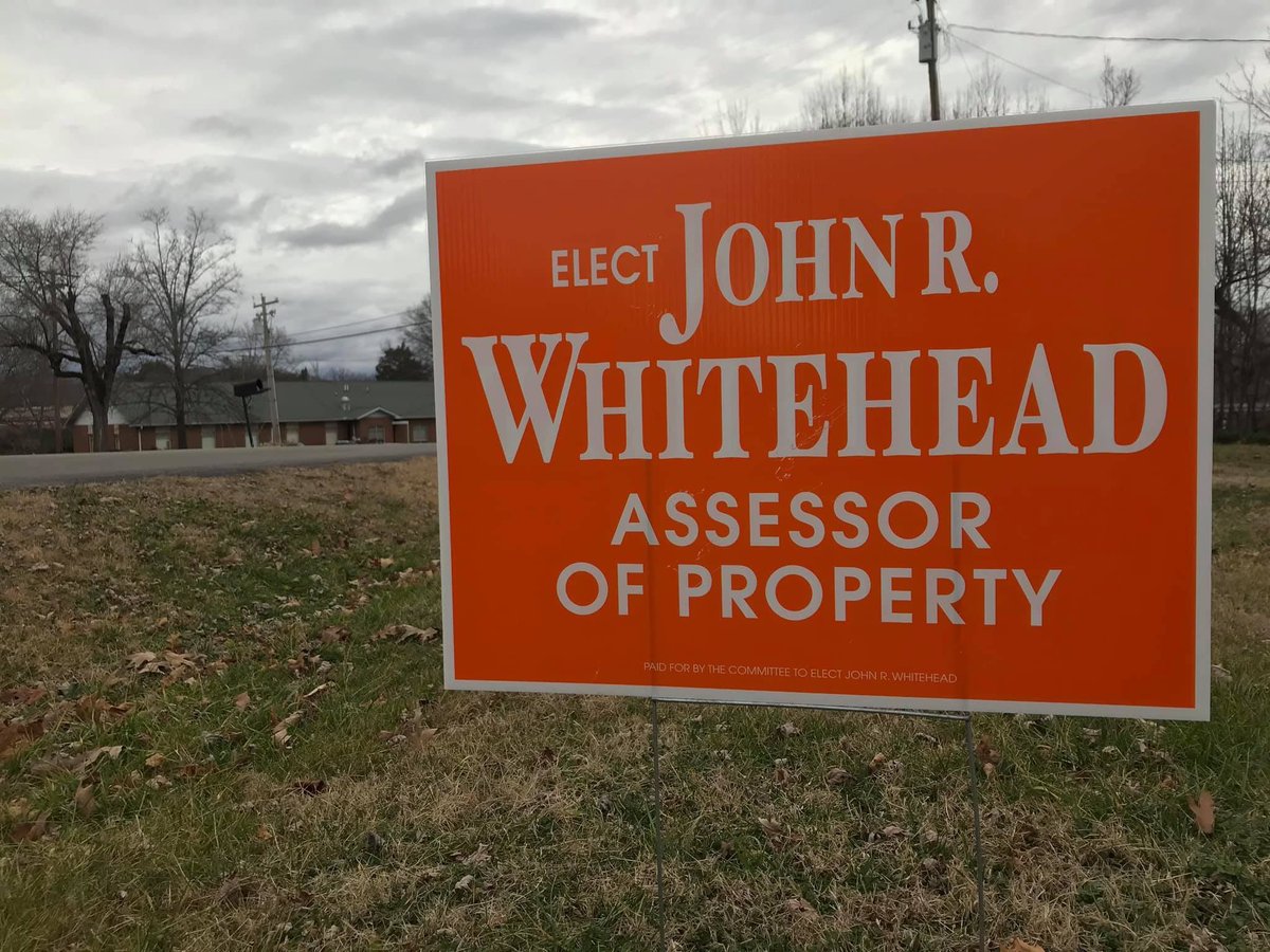 JackieRaley's tweet photo. Working hard again today putting up signs to Re-Elect John Whitehead ~ I appreciate your support. #conservative #onechoice #truerepublican https://t.co/iPuGzHl0Gf