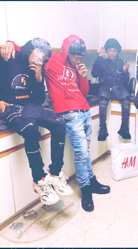 ScarfaceDDG's tweet photo. Roadrunnin jus me &amp; my slimes , He fuck wit da opps how tf he slime 🤨🐍 #B1GMoB👣🦅 https://t.co/K5sjk68rFb
