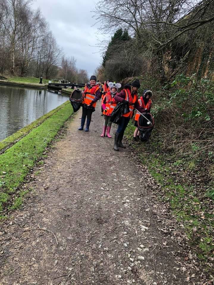 WASUPMEUK's tweet photo. No words can describe how totally amazing everyone was today and indeed many who have joined me in canal cleans in the past. We had Aldridge Navigators and people from all walks of life from all over Walsall and beyond join us https://t.co/2qlVdqtCZa