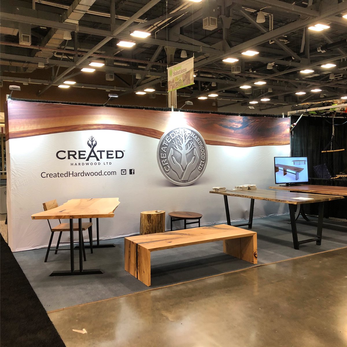 Exhibitor spotlight! Created Hardwood let’s you bring the beauty of nature indoors with live edge wood heirloom quality tables! Visit them at booth # 658 🌲 
#ohiohomeshow #liveedgetable #tableinspiration