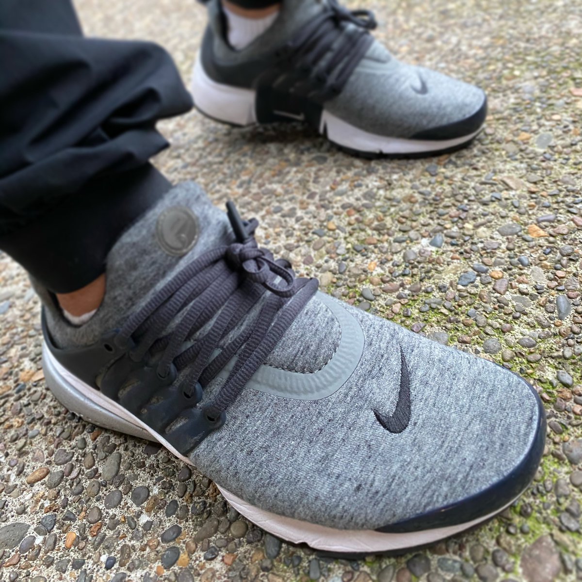 Heskicks's tweet image. On feet today: decided to throw on some warm comfort with the #techfleece #nikeprestos 👌 What about you?