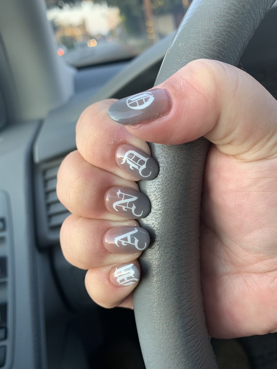 MauMaukita's tweet photo. Yes the buzz may be dying down but my nails are still living that #MandoLife @themandalorian #TheMandalorian https://t.co/12CXQrZ5DW