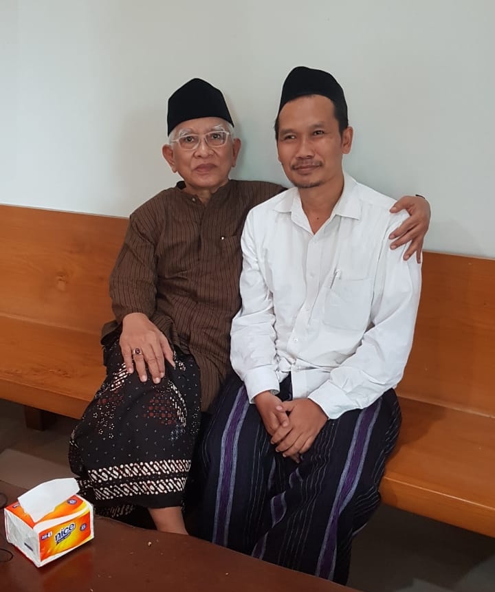 Buat pengikut Gus Mus dan Gus Baha, monggo: