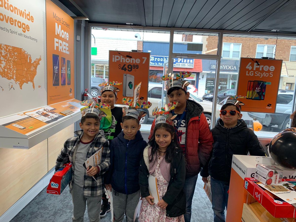 qmobileboost's tweet photo. Christmas party at 1015 Stuyvesant Ave @shawnatspg @hyperlinkusa @alexhyperlink @joseq_tuvoz https://t.co/cJpt75HIXN