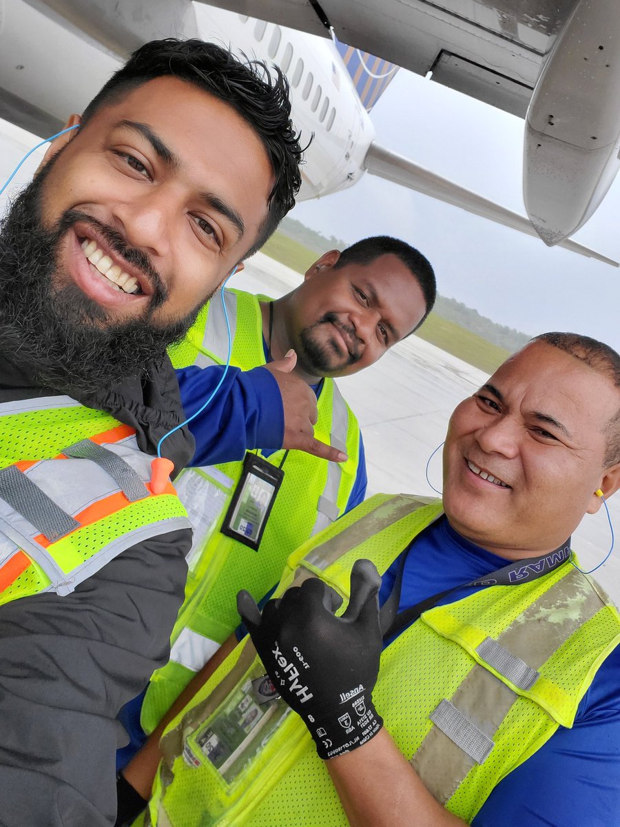 RonDebe's tweet photo. HAFA ADAI!! When friends become family!! 🤙🤙🤙. The culture here in Guam is so amazing. #UnitedConsistencyTeam #teamGUAM #weareGUAM @justinmarion78 @BennyBarcinas @SalangaJ @MrDDD9 @AscurKeit @KevinSummerlin5 @JMRoitman @weareunited https://t.co/KIfD0KhxSN