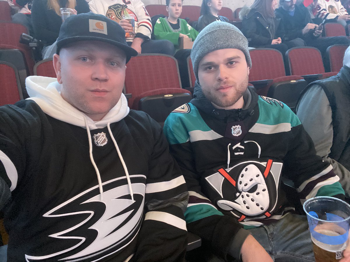 frontlinedec's tweet image. Repping @AnaheimDucks out here in Chicago!! #LetsGoDucks #anaheimducks #unitedcenter