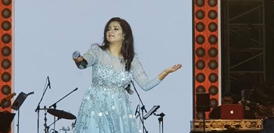 SonaSsg's tweet photo. *EXCLUSIVE CLICKS*
The musical fraternity remarked as much as expressive.β₯
When the Queen @shreyaghoshal Cheer up her fans with much dedicated way that 's the spirit that she always mantained.β₯
#SGrocks #SGmagic
#MPshahMedicalCollege #JamNagar #PrivateGig https://t.co/LNW0ovDlsL