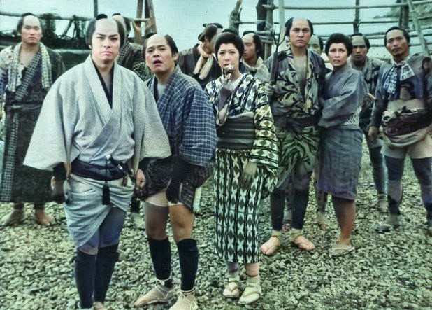 しがない三四郎 No Twitter ちょっと一興 モノクロ 番宣用 カラー 時代劇 銭形平次 フジテレビ 第176話 荒海の虹 69 09 10放送 より 前列 左から 大川橋蔵 林家珍平 ゲスト 桜田千枝子 ゲスト 峰蘭太郎 ゲスト 桜井浩子