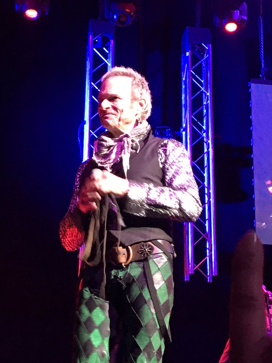 erictrent14's tweet photo. @TerryMcNamara @EddieTrunk @ddunchained @Roth_Army He’s not 1984 Dave but I’m not 1984 Eric, but he is the voice of my first and only favorite band and I think he killed it tonight. He’s still the ultimate front man. So glad my wife got to see him with me #DLRLV #Vanhalen https://t.co/JV9CEGUSXz