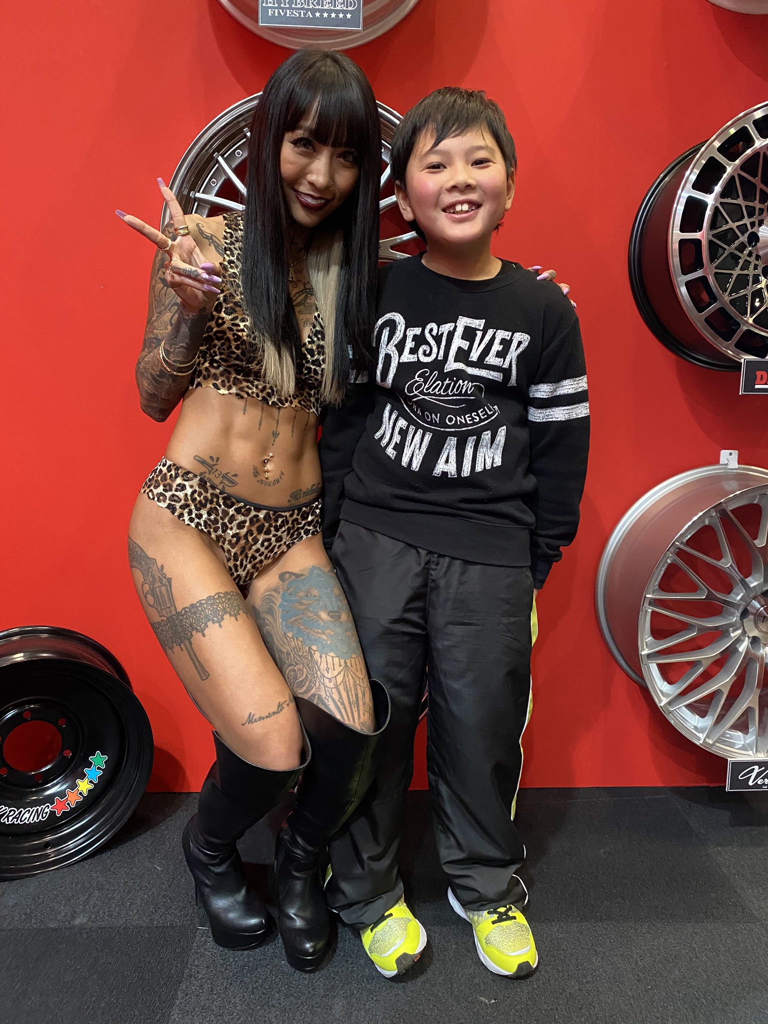 るーちん Auf Twitter 東京オートサロンにチビと行ってきたー しかも いずまなちゃんと霜月るなちゃんと写真まで撮れた まぢスタイルいいし ルナの半分しかない𐤔𐤔𐤔𐤔𐤔𐤔 実物可愛いし綺麗だったー 目の保養してきてよかったわー 最高な日だ るーちん Auf Twitter 東京オートサロンにチビと行ってきたー しかも いずまなちゃんと霜月るなちゃんと写真まで撮れた まぢスタイルいいし ルナの半分しかない𐤔𐤔𐤔𐤔𐤔𐤔 実物可愛いし綺麗だったー 目の保養してきてよかったわー 最高な日だ