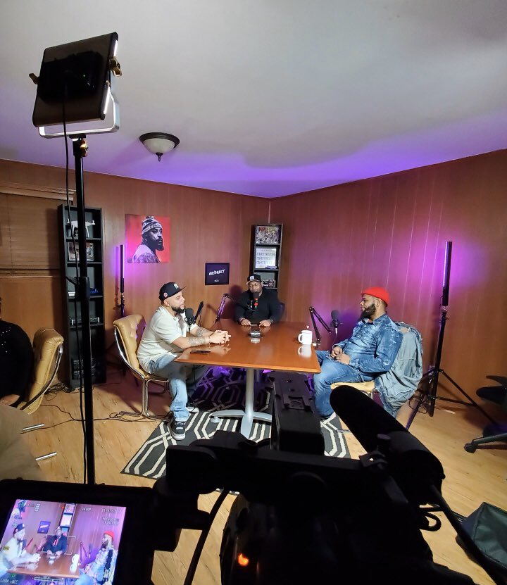 Drect's tweet photo. I just filmed the podcast. Will be out later this morning. Peace and goodnight yโall #redrect #rapgrid #royalty https://t.co/5INB8Yv5FO