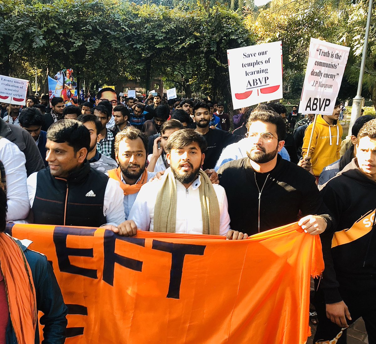 Anuj_tejagurjar's tweet photo. ABVP organised a rally in Delhi university in support of the #CAA2019 and to condemn the violence perpetrated by the left in JNU. Students just want peaceful campuses devoid of left’s violence #LeftBehindJNUViolence #StudentsSupportCAA #IndianSupportsCAA https://t.co/CH5VA42uRS