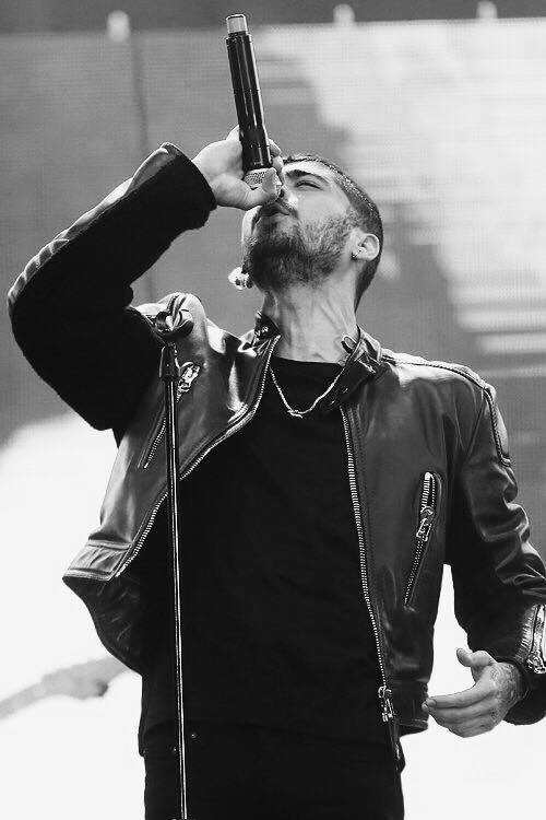 holyzzjmalik's tweet photo. Happiest Birthday to the Legend who inspire me a lot especially in music. You're the reason why I love music and why still keep singing. Dude, thank you for everything.. you're really truly amazing.. we the love you man, always.. Happy birthday Z. xT❤️
#HappyBirthdayZayn🙏👑 https://t.co/LTLPKPXaAP