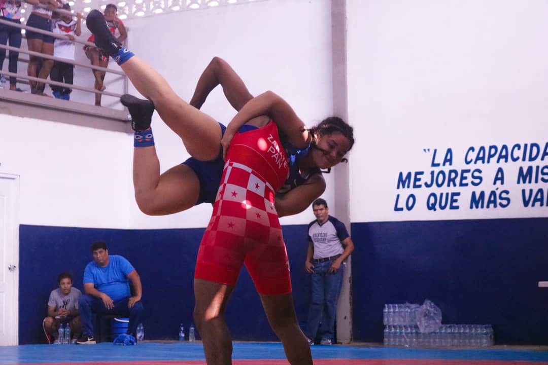 fedeluchapa's tweet photo. ¡Para ver!👀 Imágenes que nos dejaron algunos combates en el gimnasio Emiliano Bethacourth.

#Lucha #Panamá #PanamáOeste #Colón #Coclé #Herrera #Veraguas https://t.co/O7fpLZX055