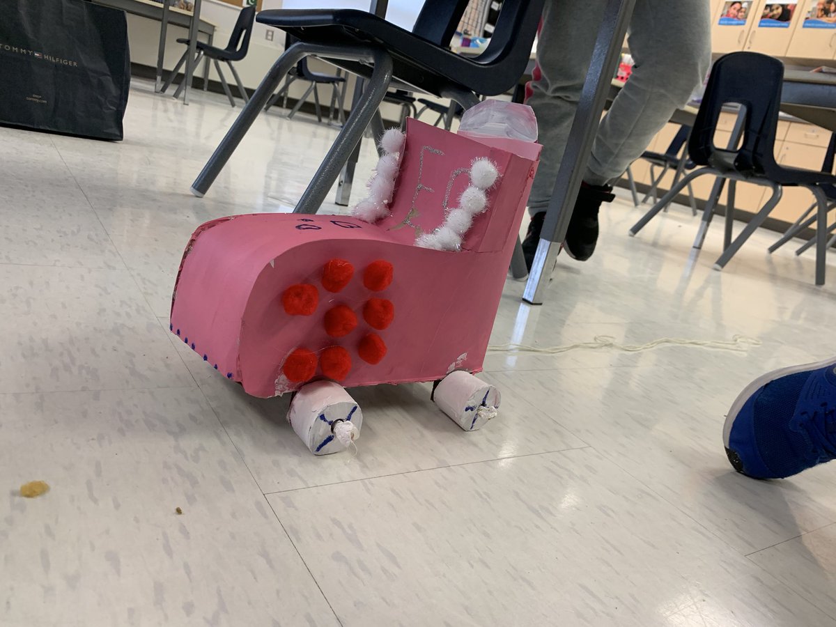 MsYogarajan's tweet photo. Lil’ Engineers present their projects on Simple machines “Design a toy” #Class2D #projectbasedlearning @SirIsaacBrockPS https://t.co/W8bXrEIYRP