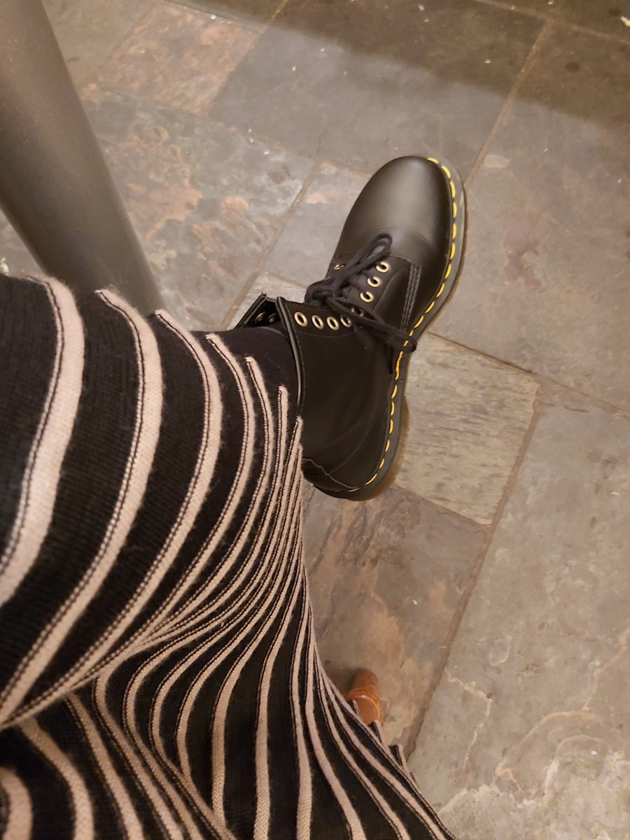 Throw back to New Years...sometimes a vintage designer dress needs Vegan docs...sometimes.
#drmartens #veganfashion #whatveganswear #ootd