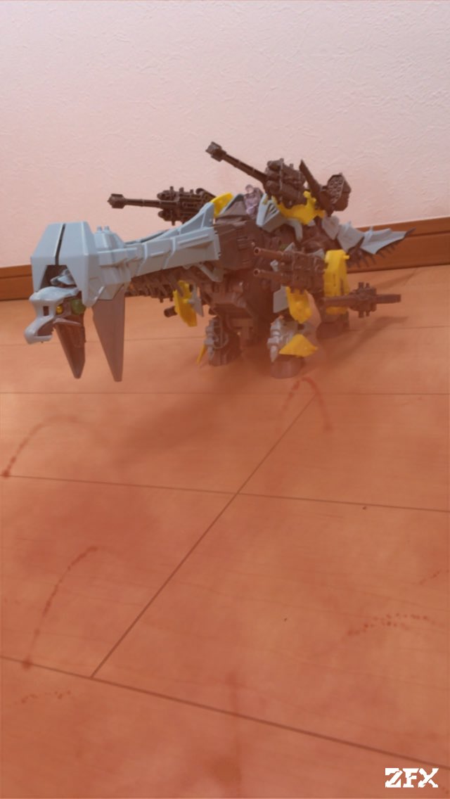 ideideo's tweet photo. 作品名　ギガントグラキオサウルス

トリケラのアーマーと合体ゾイド。武器を沢山付けています。5歳の子が作りました。

#俺のゾイド2020親子 https://t.co/HRI0dqOAKu