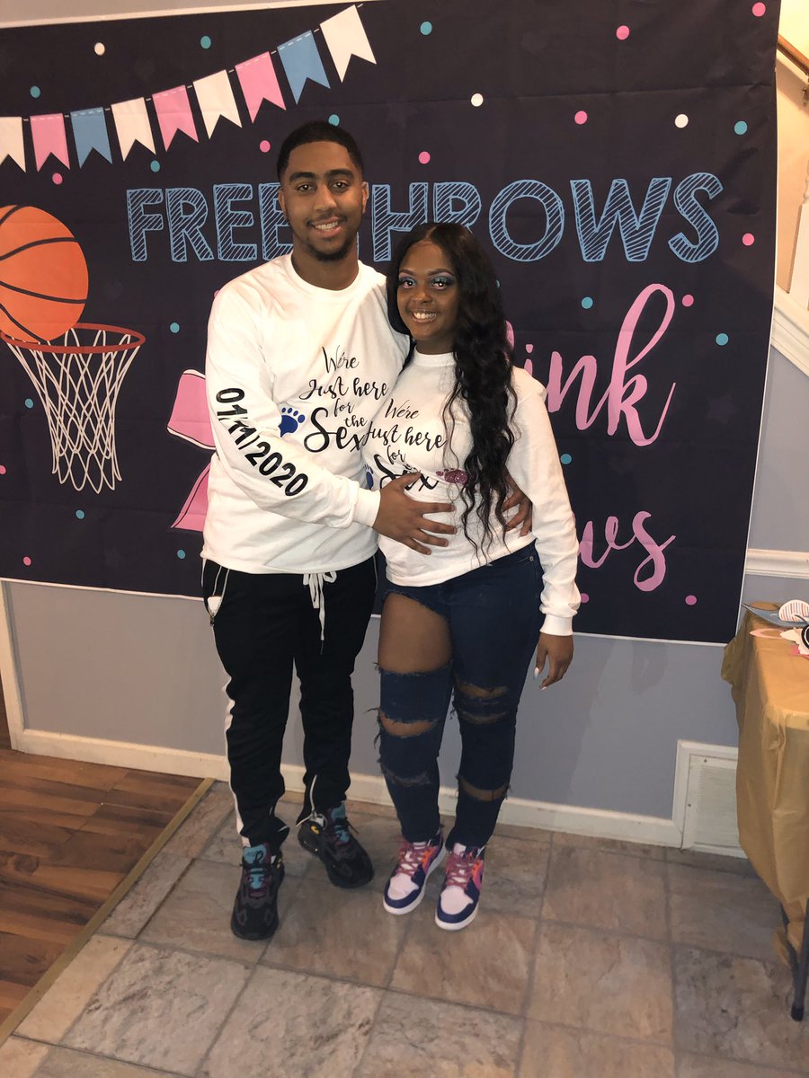 _flawless_thugg's tweet photo. I’m having a mini me🥺💞👨‍👩‍👧 https://t.co/L9yhojW7Lg