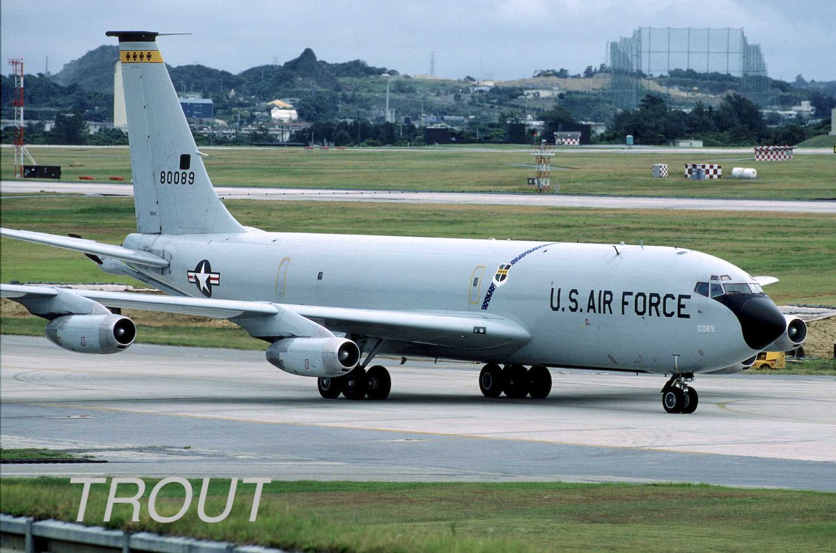 1月12日・・・80112 KC-135Q 100ARW 今はイギリスにいる部隊ですね。1977年嘉手納基地、この頃はSR-71用なんてぜーんぜん知らなかった(^_^;)　その前は456W　1974年、最後は9SRWになってSR用のQ様か〜、やっと分かった！😆1988年嘉手納基地