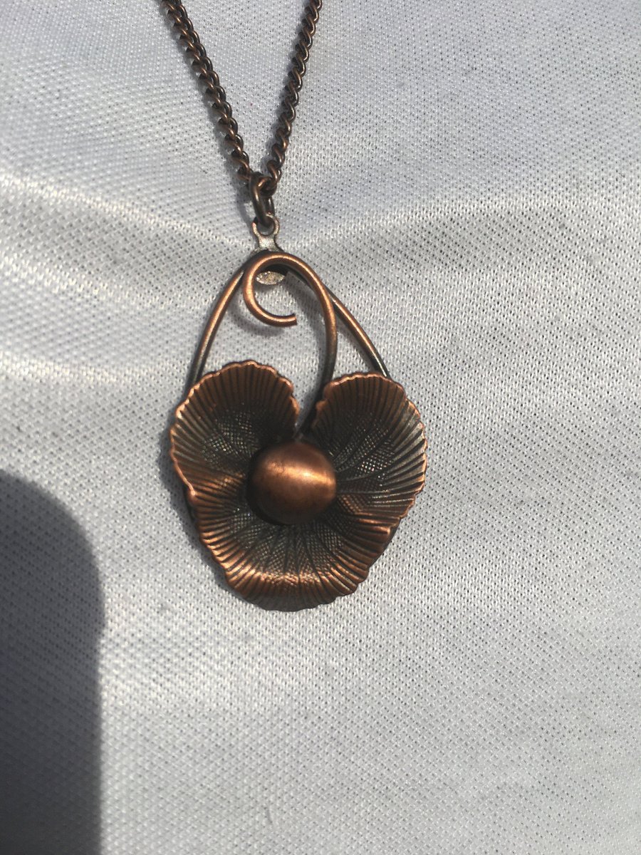 Vintage Antique Handmade Copper Oxidized Pansy Flower Floral Necklace Beautiful Art Nouveau Style etsy.me/2NiSPmd. #jewelrywearableart #floraljewelry #flowerjewelry #floralnecklace #floraljewelry #copperjewelry #vintagejewelry #antiquejewelry