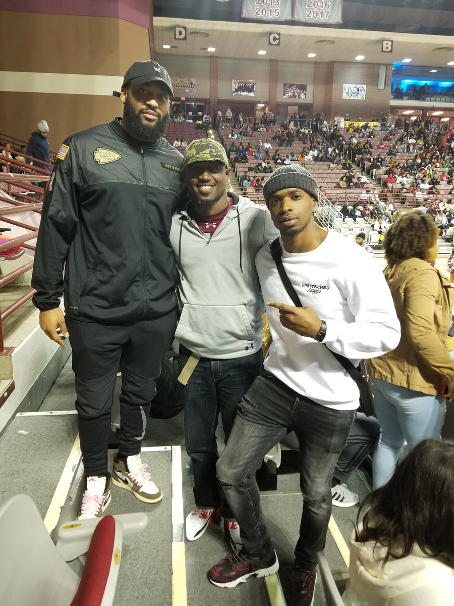 dalblac99's tweet photo. 2 of the best I've ever coached hands down!!!🔥🔥🔥🔥 @TXSOTigers @TSUFootball @Redskins
@Dkidsy3 @OGhartzog #TheSauceU #FollowtheDrip #chunkitdeep #SWAC #TSUvsPVAMU https://t.co/KgwJRwgfvd