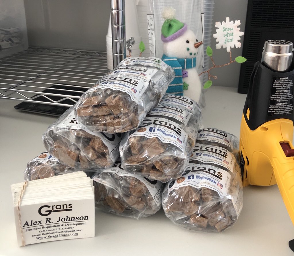 RealGransSnacks's tweet photo. 6-packs for sale. $11.00 plus shipping. https://t.co/tRtvWvMW6c