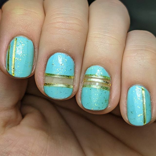 cdSellSea's tweet photo. Living for this colour combo!
#dksjan20nailchallenge #negativespace #goldglitter #stripednails #nailartoohlala https://t.co/e9hc4hXOoW https://t.co/VIo5XM5qEf