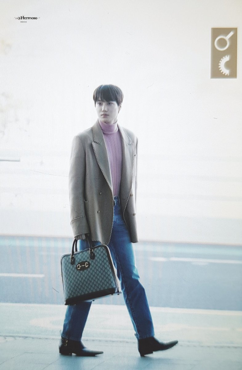 Hermoso__kai's tweet photo. 200112 ICN 출국 #엑소카이 #카이 #KAI #종인 @weareoneEXO 

종인이 구찌 가요~~💨 오늘 착장도 미쳐🔥🔥 https://t.co/E9EkT3hBfy