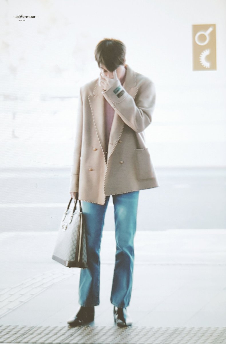 Hermoso__kai's tweet photo. 200112 ICN 출국 #엑소카이 #카이 #KAI #종인 @weareoneEXO 

종인이 구찌 가요~~💨 오늘 착장도 미쳐🔥🔥 https://t.co/E9EkT3hBfy
