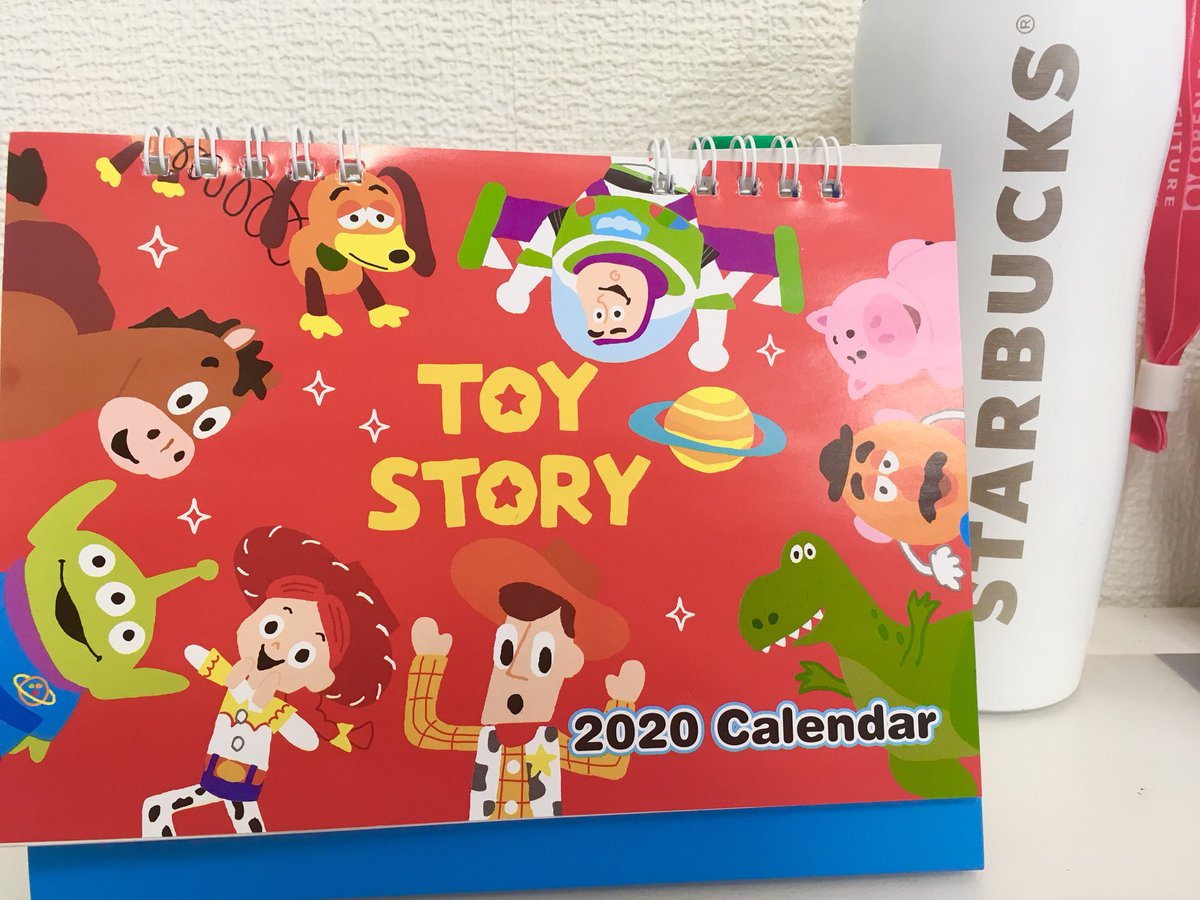 tmk_totsuka's tweet photo. デスクの卓上カレンダーは #トイストーリー 🤠👧🏻🐶🐴🦖🐷👽を使ってます💗
ちなみに今月は #リトルグリーメン です👽💚
#toystory #woody #buzzlightyear #jessie #hamm #rex #slinkydog #bullseye #aliens #barbie https://t.co/vicj1aVkQy