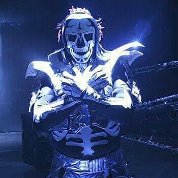 MarryTorre30's tweet photo. Fallece el Luchador Mexicano conocido como @LaParkaAAA La lucha libre se veste de luto, uno de los luchadores más emblemáticos perdió la vida a los 54 años, El gladiador se recuperaba de una lesión que sufrió el pasado 20 de octubre #luchalibre #laparka #luchador #arenacoliseo https://t.co/H9f9b9PJ9G