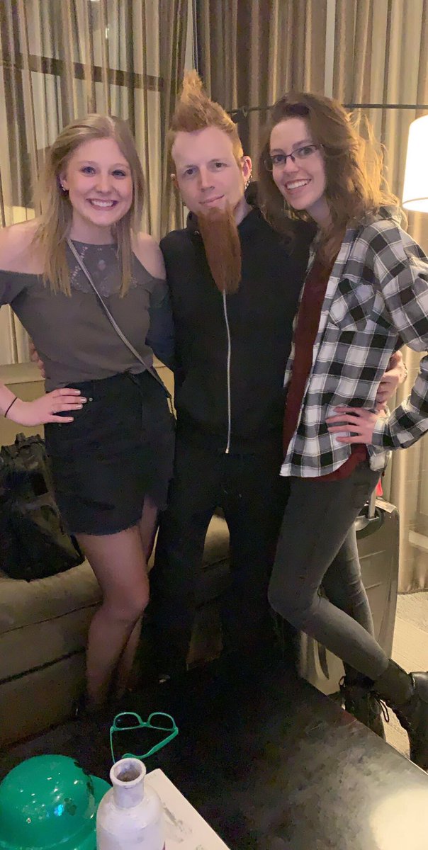 haileyjoyeide's tweet photo. Hey third time this year seeing Tyler Farr ♥️♥️ @tylerfarr https://t.co/pwPaG043FE