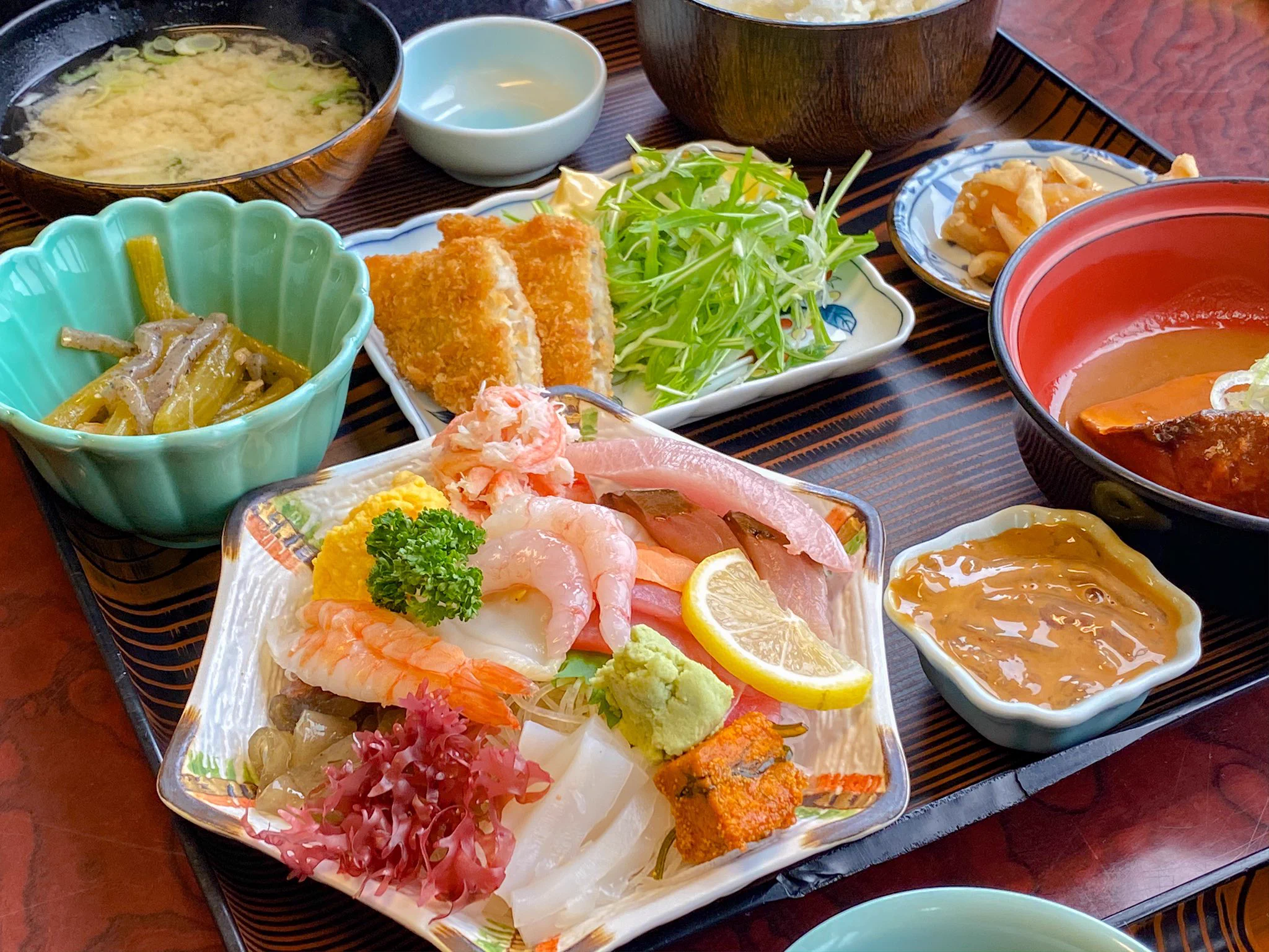 【これで2000円とかありえない】佐渡島の民宿の定食のクオリティが高過ぎる
