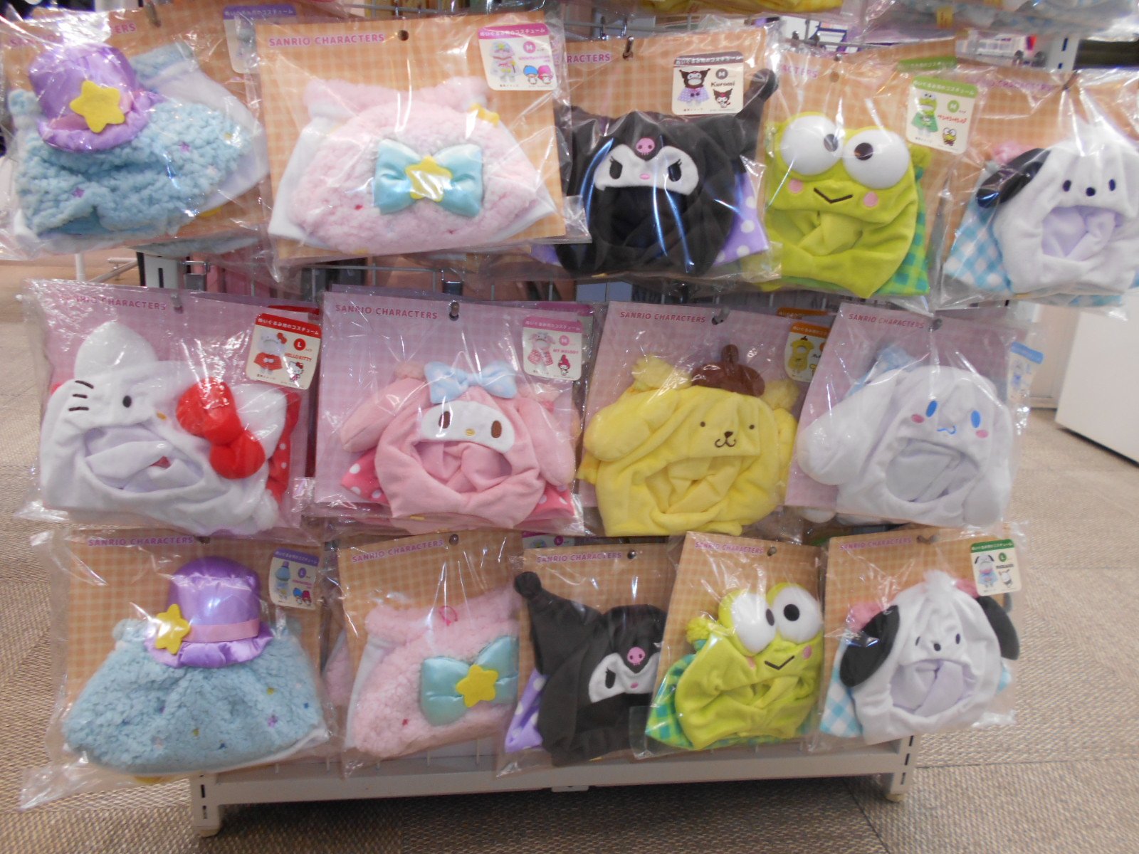 キデイランド原宿 公式 ハローキティショップ原宿店 好きなぬいぐるみに着せて楽しめる専用コスチューム プラッシュコスチューマー にサンリオキャラクター第2弾登場 新たにクロミやけろっぴなど5キャラクターが追加 3サイズあるので
