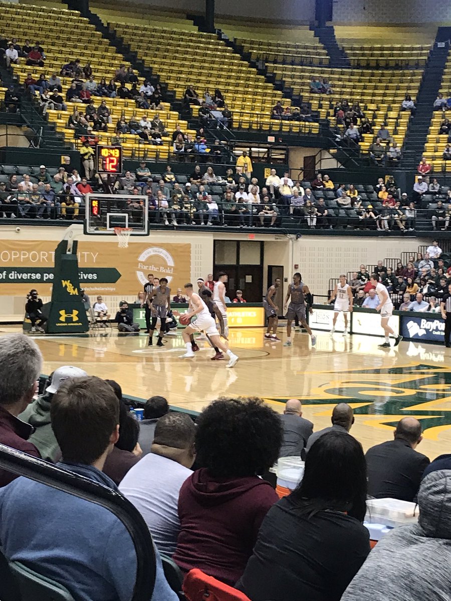 CoastSkills's tweet photo. Great afternoon of hoops. We got to watch 2 teams play at a real high level today. Basketball is more than dunks and 3 pointers. Players and coaches check player rotations on defense, watch players movements on off the ball screens and checkout the overall toughest of each team. https://t.co/C3kWkJzR1K