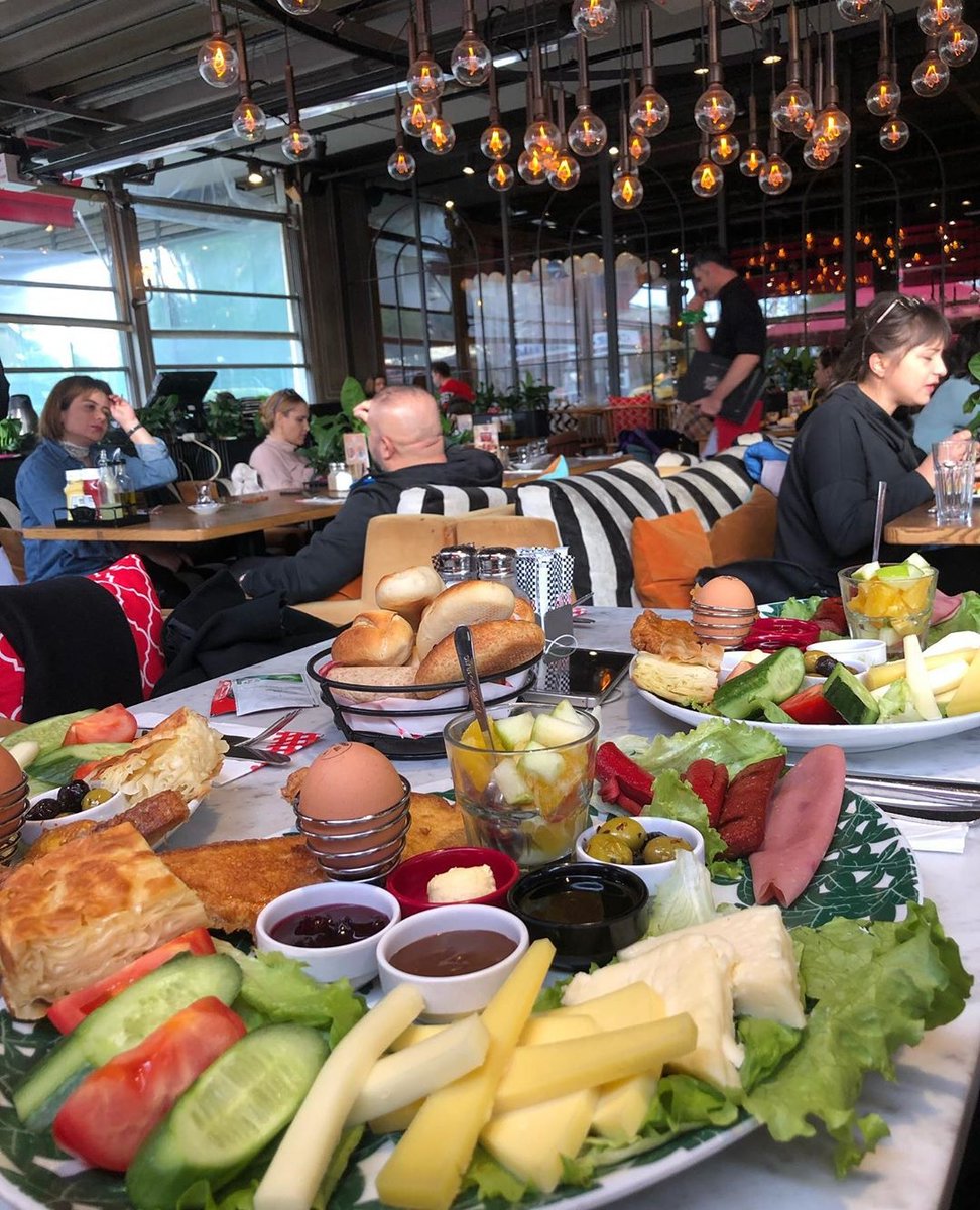 "2020'den beklentim hiç bitmeyen Pazar" dediğini duyar gibiyiz. 😍🍳

📸@dyt.seymacaliskan

#serpmekahvaltı #happymoons #foodpics #foodlovers #instafood #foodie #foodoftheday