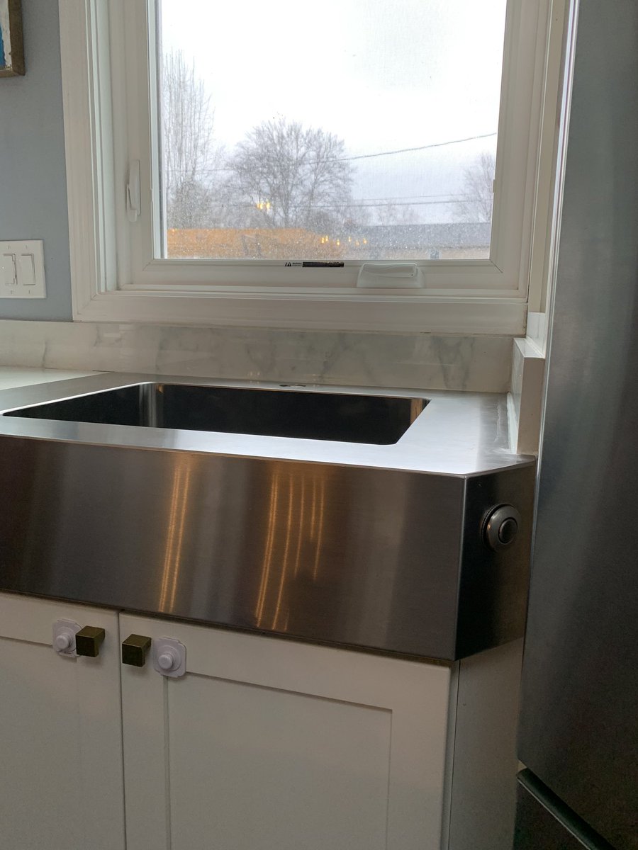 RMD_Designs's tweet photo. When you don't want to replace the whole #quartz #countertop , you design a #customsink #whyyouhireaprofessional #kitchendesigner https://t.co/JThxgB5Ggr