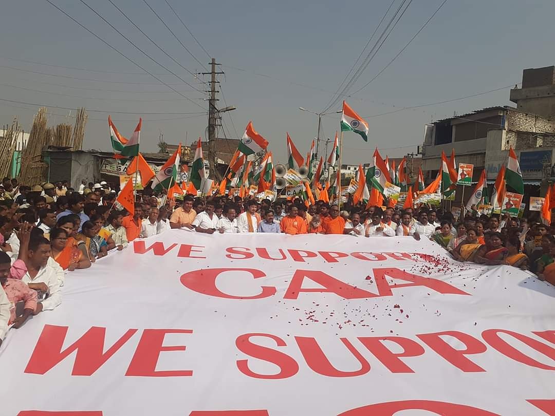 AppuGoudru's tweet photo. ಕಲಬುರಗಿ ನಗರದಲ್ಲಿ ನಡೆದ ಪೌರತ್ವ ತಿದ್ದುಪಡಿ ಕಾಯ್ದೆ ಕುರಿತ ಜನ ಜಾಗೃತಿ ಬೃಹತ್ ಸಮಾವೇಶದಲ್ಲಿ  ನಮ್ಮೆಲರ  ಮೆಚ್ಚಿನ ಜನಪ್ರಿಯ ಶಾಸಕರಾದ ಶ್ರೀ ದತ್ತಾತ್ರೇಯ ಸಿ  ಪಾಟಿಲ ರೇವೂರ ಅವರು  ಭಾಗವಹಿಸಿದರು ಮತ್ತು ಸಾವಿರಾರು  ಸಂಖ್ಯೆಯಲ್ಲಿ ಜನರು ಪಾಲ್ಗೊಂಡು ಪೌರತ್ವ ತಿದ್ದುಪಡಿ ಕಾಯ್ದೆಗೆ ಬೆಂಬಲ ಸೂಚಿಸಿದರು. https://t.co/tbhOZGX3DA
