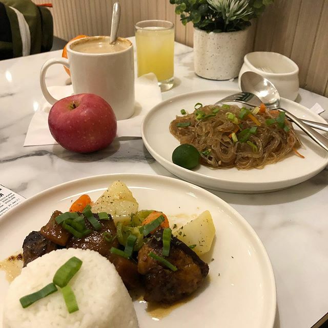 jambird's tweet photo. Lunch time :) https://t.co/ymnvBIENZz https://t.co/NgigWeTH4u