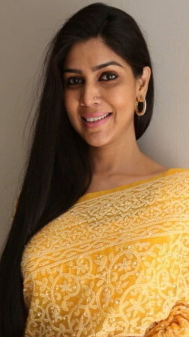 Happy birthday sakshi tanwar ji             