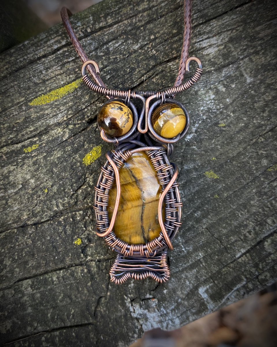 Tigers eye owl available for any owl lovers! Share your favorite animal pieces! 
#owlpendant#owljewelry#tigerseye#crystals#wirewraps#wirewrapping#wirewrappedjewelry#wirewrappedpendant#boho#handmadejewelry#wirewrappeecrystals#wearableart#shopsmall#handmadewithlove