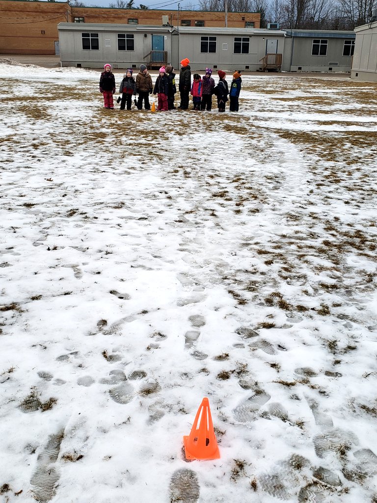 MHarper224's tweet photo. Making the best of the mild weather and playing games. There is no bad weather we love it all! 
@BirchviewDunes 
@SCDSBey 
@SCDSB_Schools 
@scdsboutdoors https://t.co/H51T8FKX79