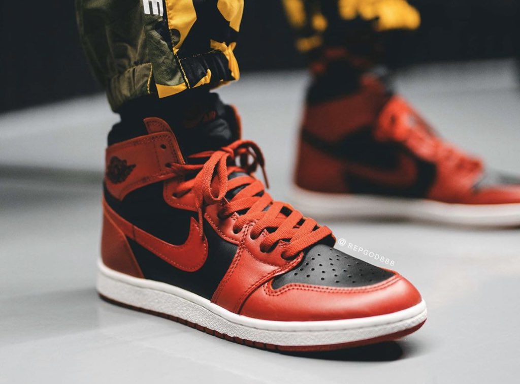 Tentakel Overtollig Sicilië Sneaker Bar Detroit on Twitter: "How the Air Jordan 1 Hi '85 “Varsity Red”  looks on-feet https://t.co/mzByLJO2MT https://t.co/GRmgf2vEiP" / Twitter