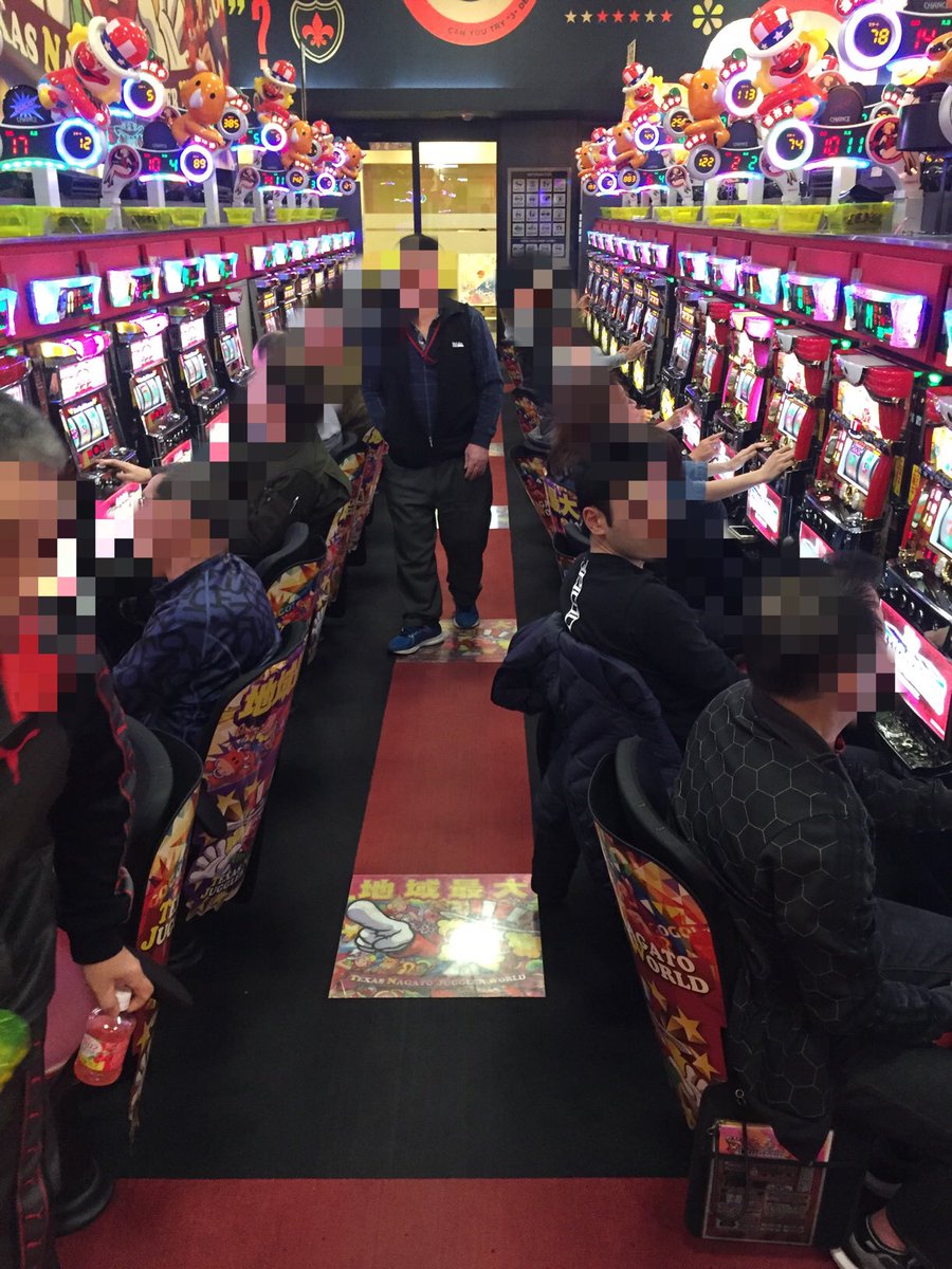 knit_kun's tweet photo. ジャグラーコーナー🤡
老若男女問わず絶賛稼働中‼️👴🧓🧑👩

前日から良さそうな台もしっかりと🙄…

#テキサス長門店
#T1GP https://t.co/pIPQzNQdJt