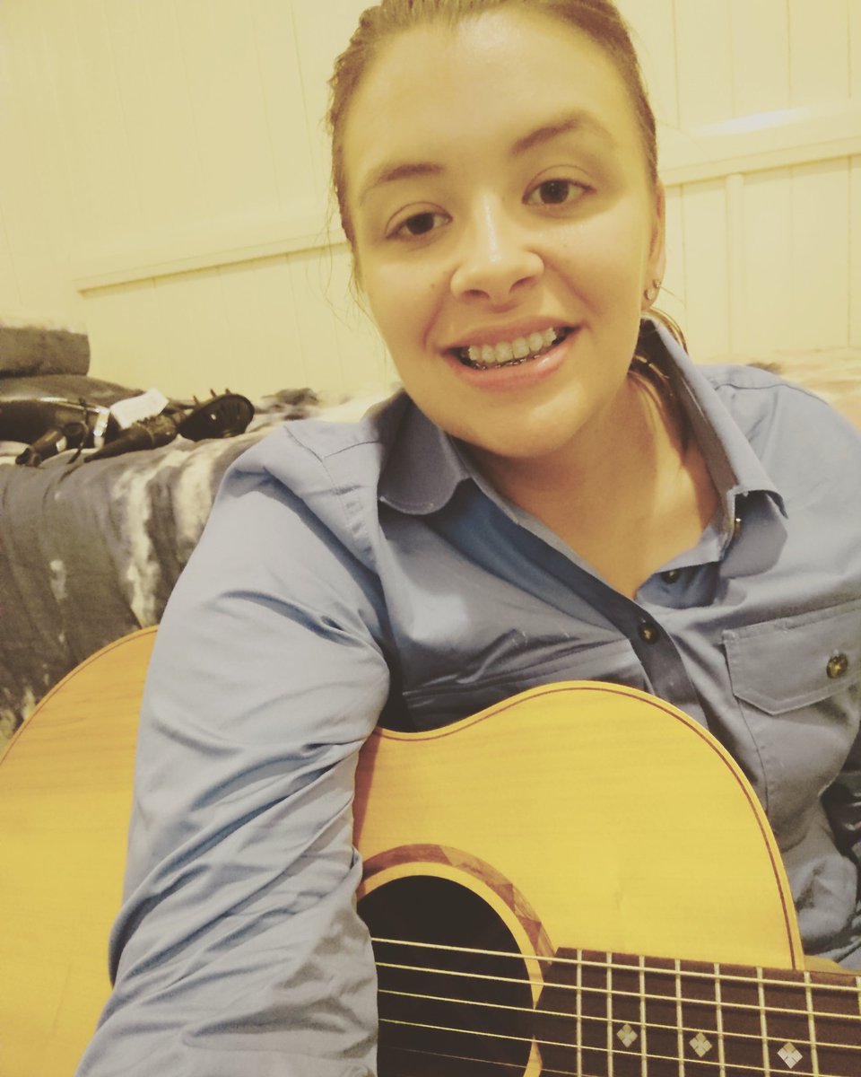 alice_benfer's tweet photo. After mouth surgery 4 weeks ago. I finally got my braces put on. I'm back singing. See you at Tamworth Country Music Festival. #music #countrymusic #festival #comeback #singersongwriter #singing #NewYearNewMe https://t.co/OaE5UsLG57