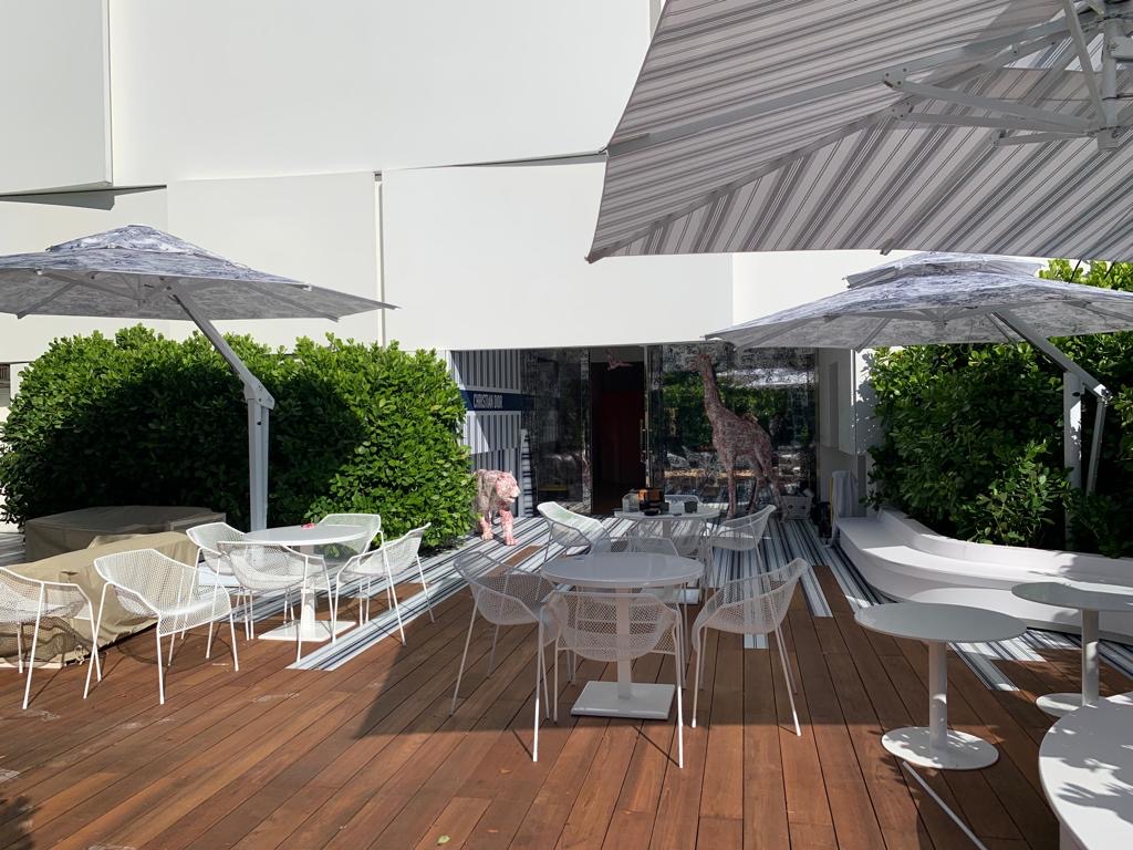 Attention to detail, quality materials and a luxe design atthe new <a href="/Dior/">Dior</a> cafe in the @MiamiDesignDistrict by <a href="/PoggesiUSA/">Poggesi USA</a>.

#poggesi #mastersofshade #theartofshade #modernliving #luxurylifestyle #outdoorliving #designinspiration
