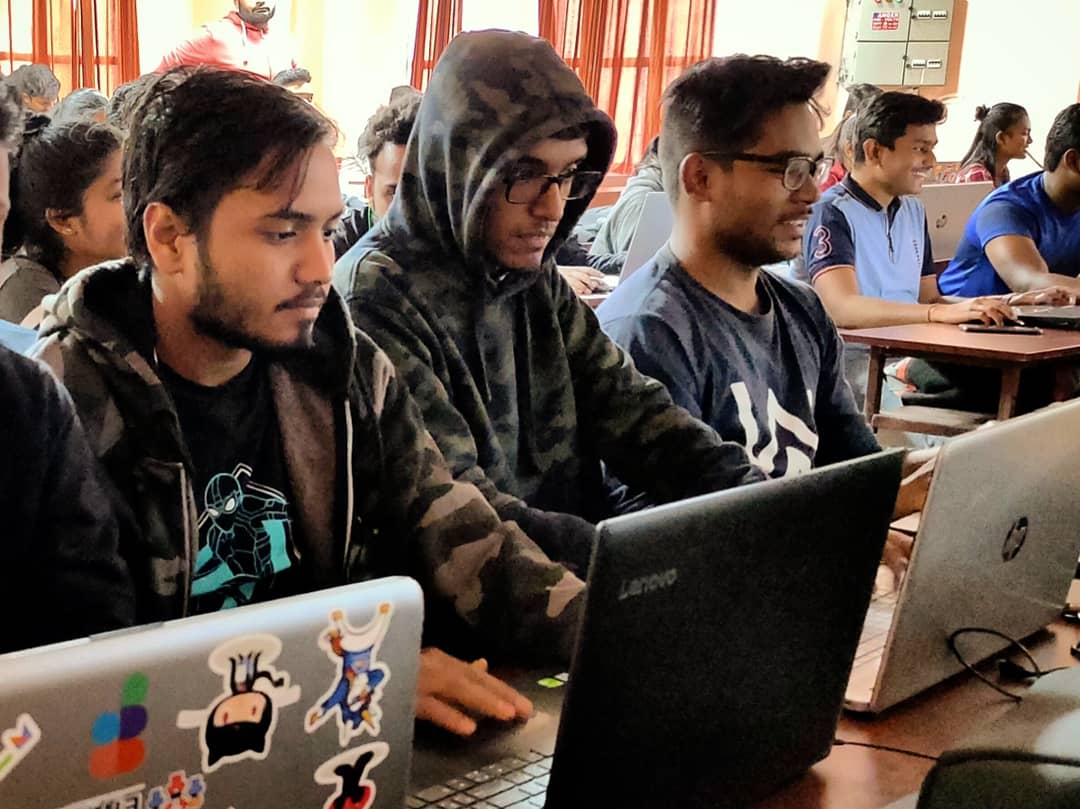 emishacommunity's tweet photo. The worthy efforts of these #hackers make this session one which has geared them all up for the next one. 
Wrapping up PART - 2 of #frontenddevelopment workshop. 
These two days have been hectic but these #hackers took this to a new level.
#UtkalHacks #hackweeks #html #css #react https://t.co/Lgk4EGRvSY