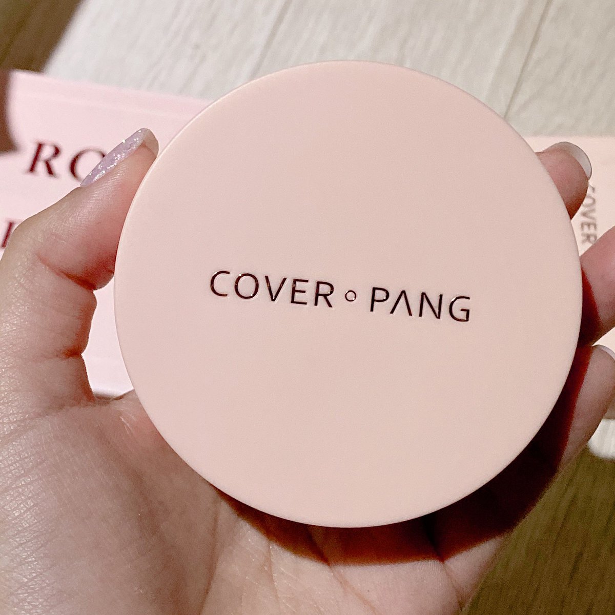 บอกเฉยๆว่าสุดปังในราคาหมื่นกว่าวอน ของออพยูจร้า ใช้ตามชาวเกาหรี สีดำคือสุดปังปกปิดตาแตกแน่นๆ ลืมไว้ในห้องน้ำร้านอาหารแปปเดียวกลับไปคือโดนดอยไพแร้ว เลวมาก วันนี้เลยซื้อสีชมพูมาลองใหม่เพราะช่วงนี้หนาวมาก อยากหน้าฉ่ำๆ สีดำแห้งไป เอาเพรว่าอีสีดำปังหลาย ยังไม่ทันรีวิวหายก่อนอิคว้าย