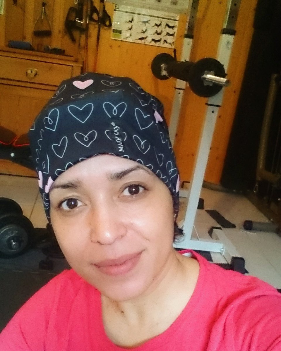 _kaesarah_'s tweet photo. I'm not even gonna try the pretty Selfie thing. This is me, tired after workout. I'm clocking it in.
Workout in today..โ๏ธ
#singer #songwriter #startingfromscratch #fulfillingdreams #notimeforregrets #kelseywellspwr https://t.co/pkd2EkJUwi