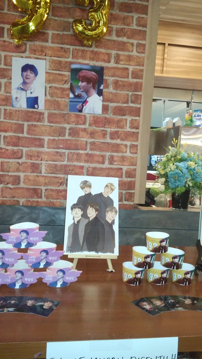 SekijeuNoona's tweet photo. @honeybearsjcafe 
@areumdauneukkim
@doubleR_6 

#EATBOBCAFE
#HONEYBEARSJ https://t.co/My3rr6AglV